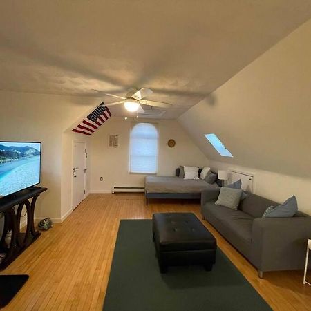 Cozy Condo With All Perks & Parking Close To Encore Casino Everett 외부 사진